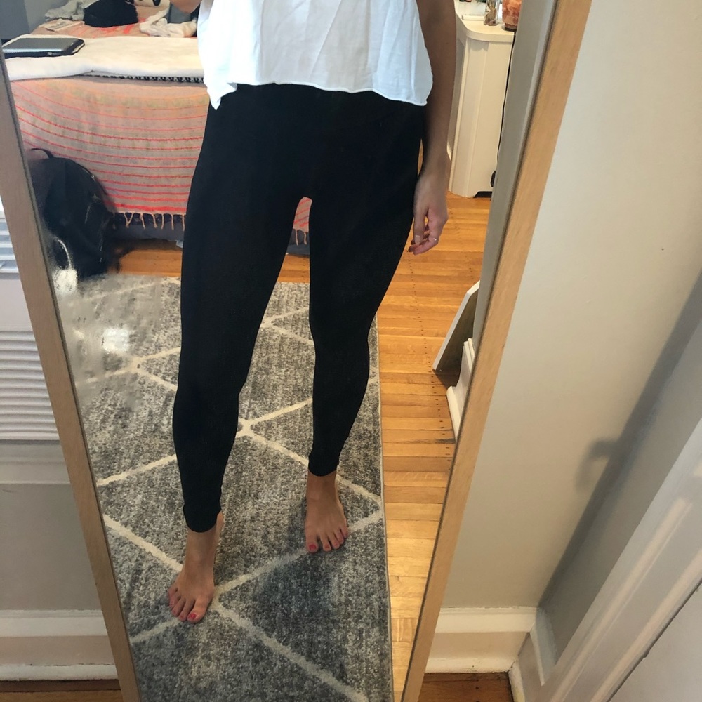BLACK LEGGINGS